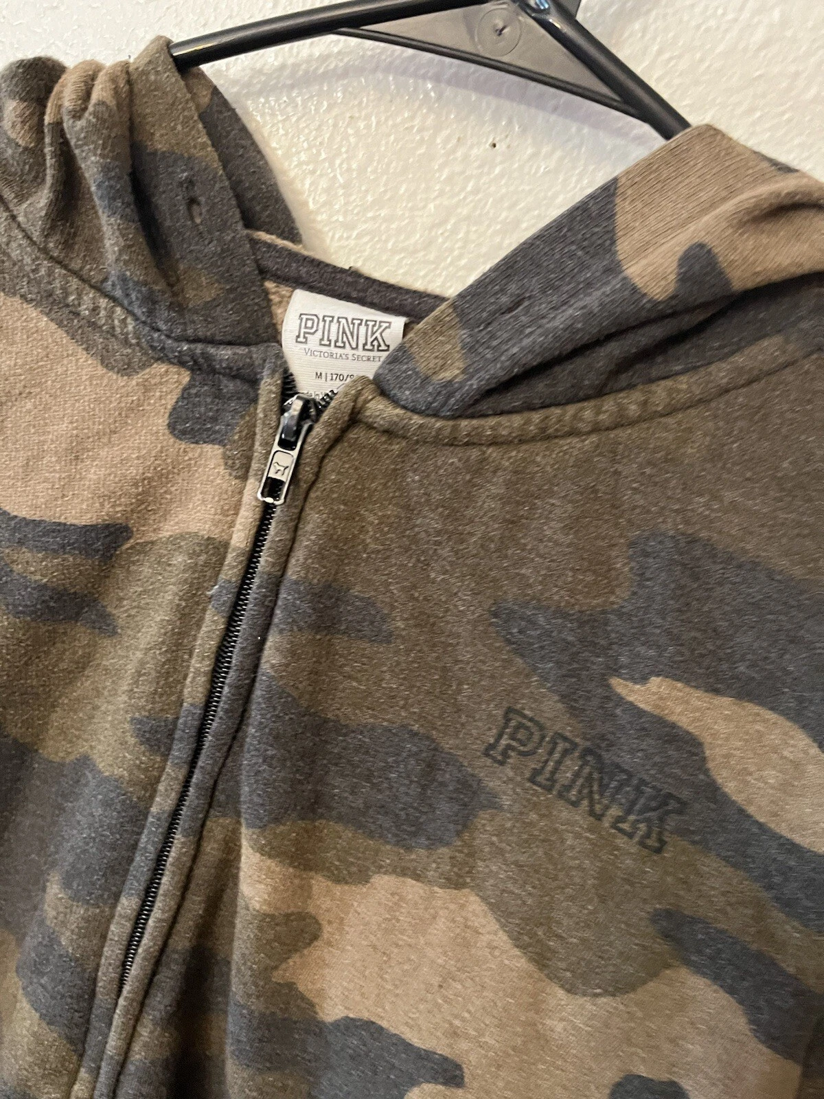 UNDERCOVER Felpa con cappuccio e zip intera rosa mimetica donna media senza coulisse