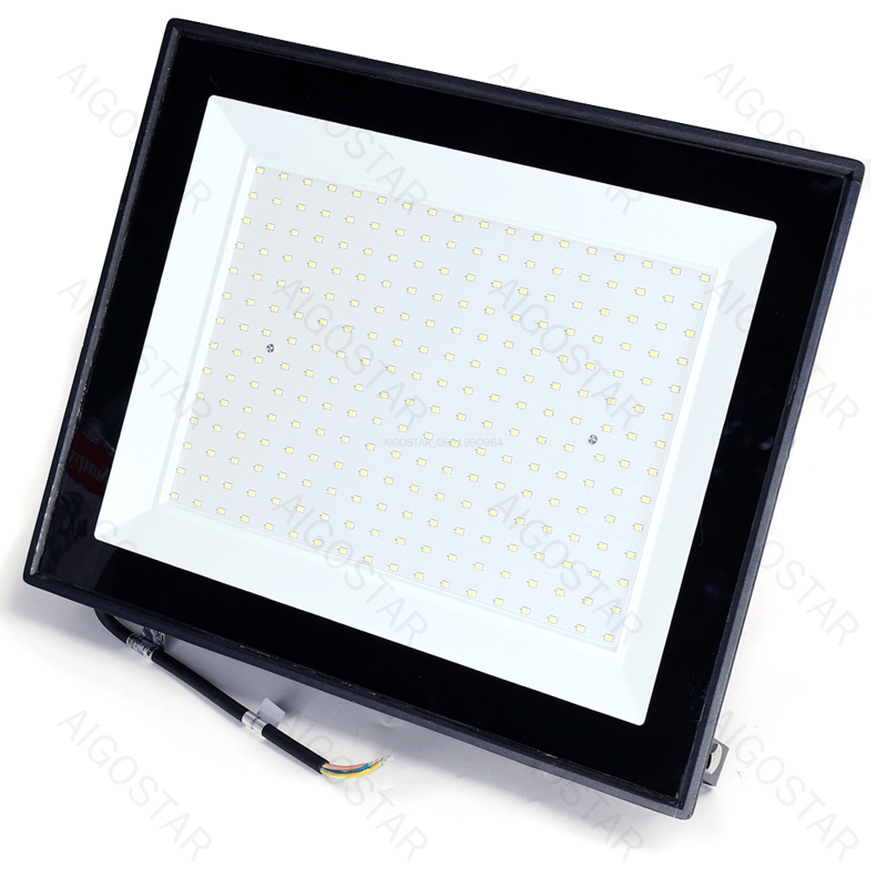 Flood light LED 200W 17600 lumen,luce naturale 4000K IP65 faro led Dimensioni:L4