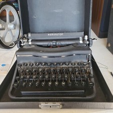 Vintage Remington Rand Quiet Model 1 Typewriter. thumbnail