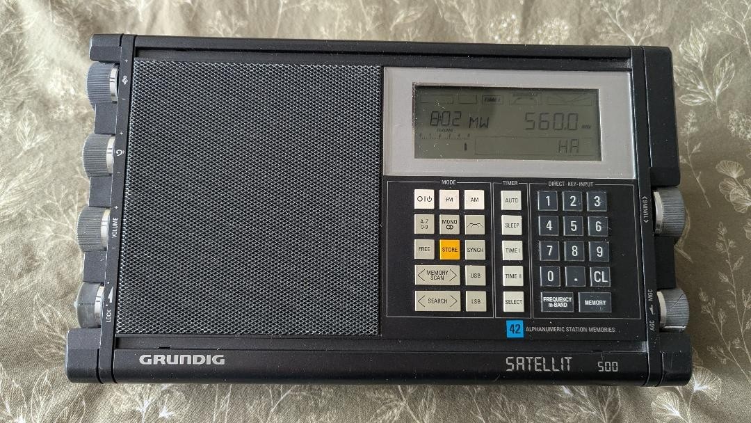 Grundig Satellit 500 AM FM SW Radio (AM)