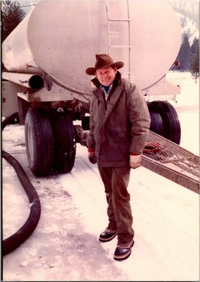 Texaco Gas Fuel Worker Found Color Photo Lake Oswego Portland, OR V0294