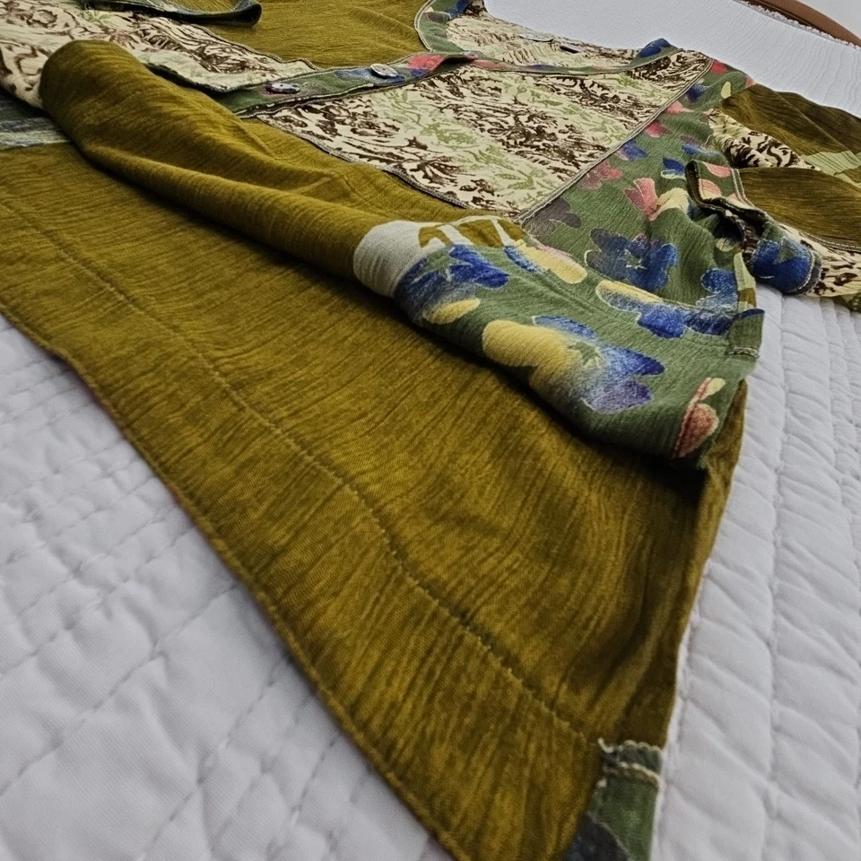 Top de rayón de terciopelo medianoche para mujer talla L boho retazos abotonados usado en excelente estado artístico Foto 3 de 4