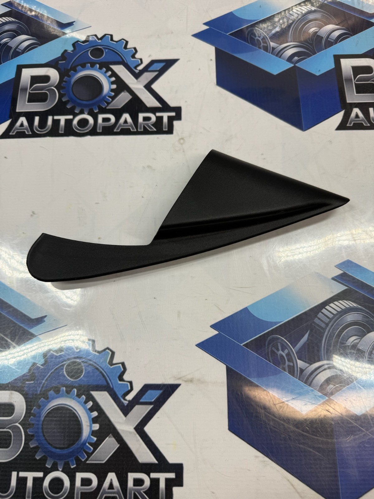 2021-2023 HYUNDAI ELANTRA FRONT LEFT DOOR CORNER COVER TRIM 87651 AA000 OEM