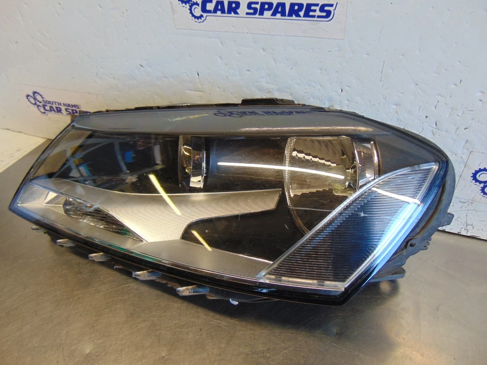 VW Passat Headlight B7 10-15 Passenger left front light Bulb holder — 第 3/4 张图片