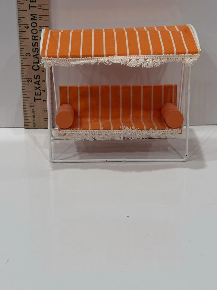 Columpio miniatura vintage para casa de muñecas Lundby patio exterior toldo rayas anaranjadas 1:16 Foto 4 de 4