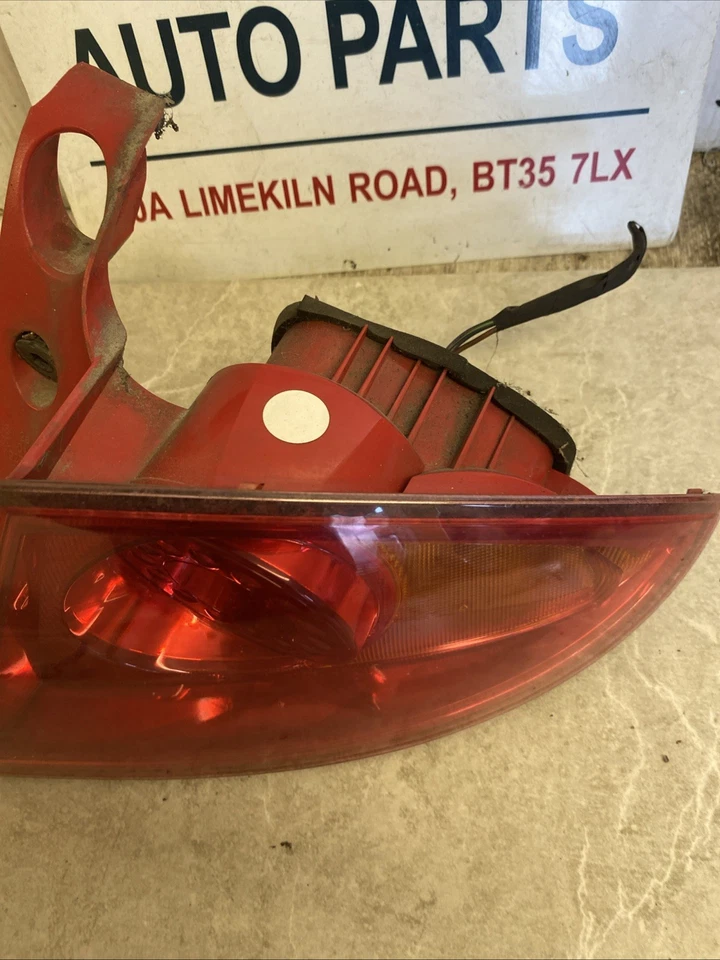 SEAT LEON FR 2007 fuera de juego lado derecho del conductor luz trasera luz exterior Foto 2 de 4