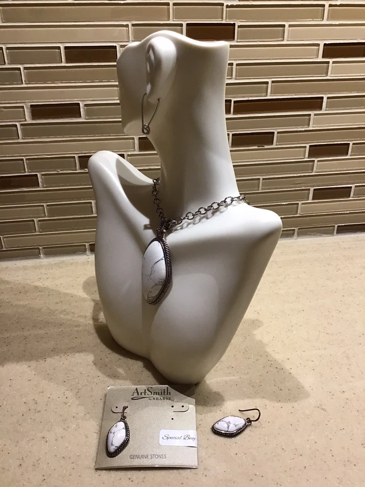 JUEGO DE PENDIENTES Y ANILLOS COLLAR HOWLITA BLANCO BARSA. PLATEADO Foto 3 de 4