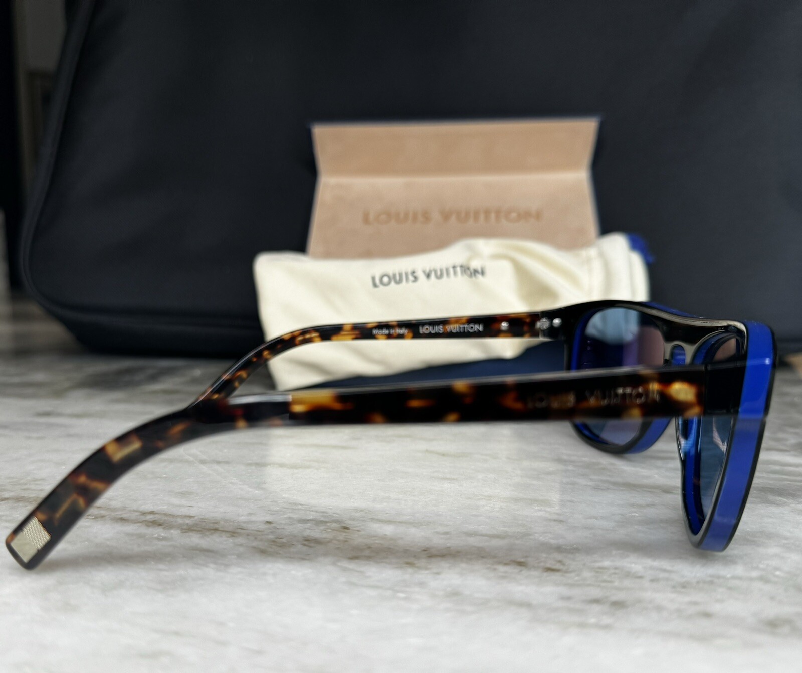 Louis Vuitton Oliver Sunglasses Black Frame Blue Lenses Z0792W 9JN