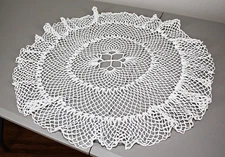 VTG Crochet Doily / Centerpiece White Wavy Edge ~ 27" Diameter ESTATE Linens #02