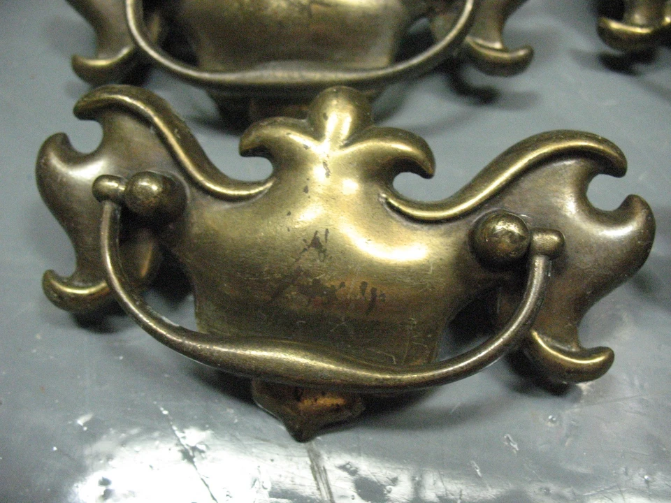 VINTAGE  SET  OF BAT WING DRAWER PULLS  (4)  B -106- O  ORIGINALS  COMPLETE  - Image 2 of 4