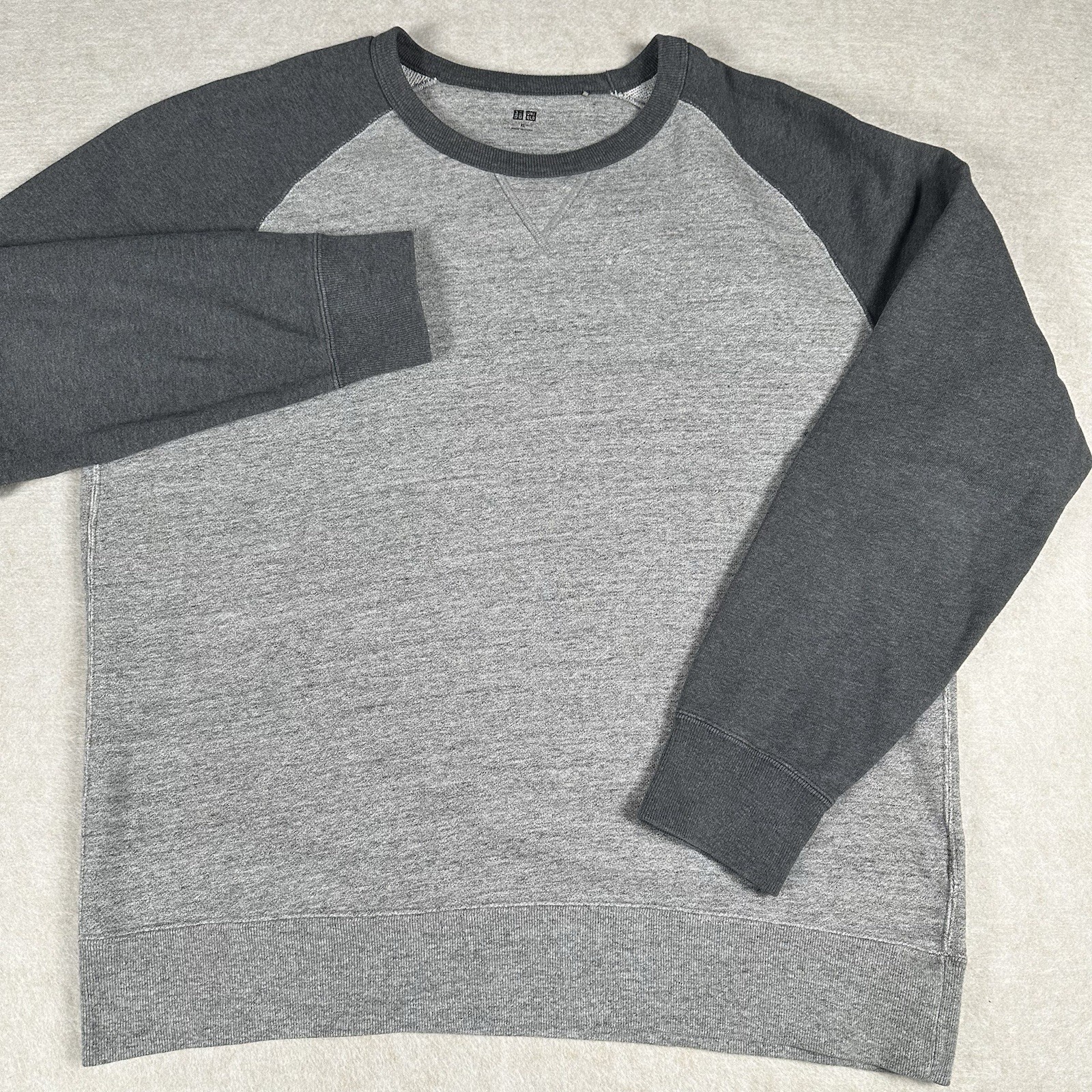Uniqlo Men'sSweater Size XL Gray Two-Tone Crew Neck Long Sleeve