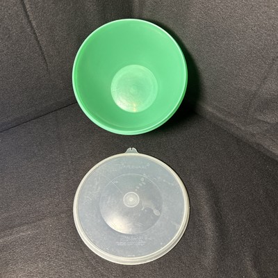 Tupperware 679 Green Crisp-It Lettuce Keeper Bowl w/Lid No Spike Vintage