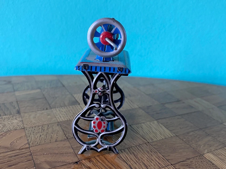 Nähmaschine Blech  Puppenstube Puppenhaus 1:12 dollhouse sewing machine - Bild 2 von 4