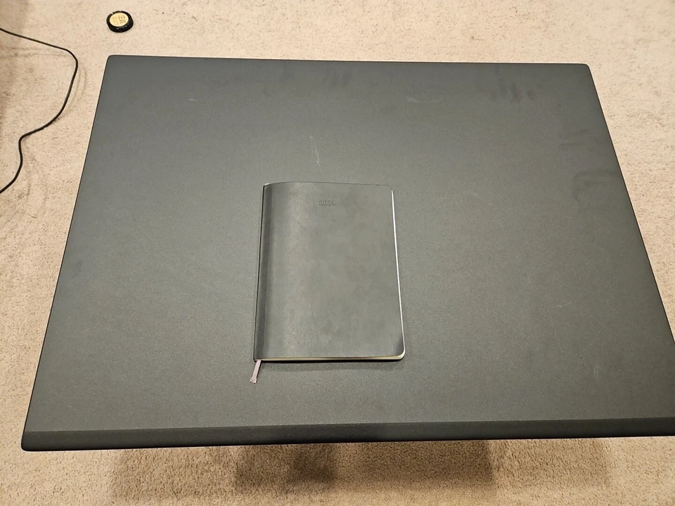 Riser de mesa preto, 32"" x 23"", elevação de 11"", 4 pernas - Imagem 2 de 4