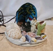VINTAGE SEASHELL TV LAMP ASSORTED SHELLS WITH PAINTED CHURCH AND FIGURE 