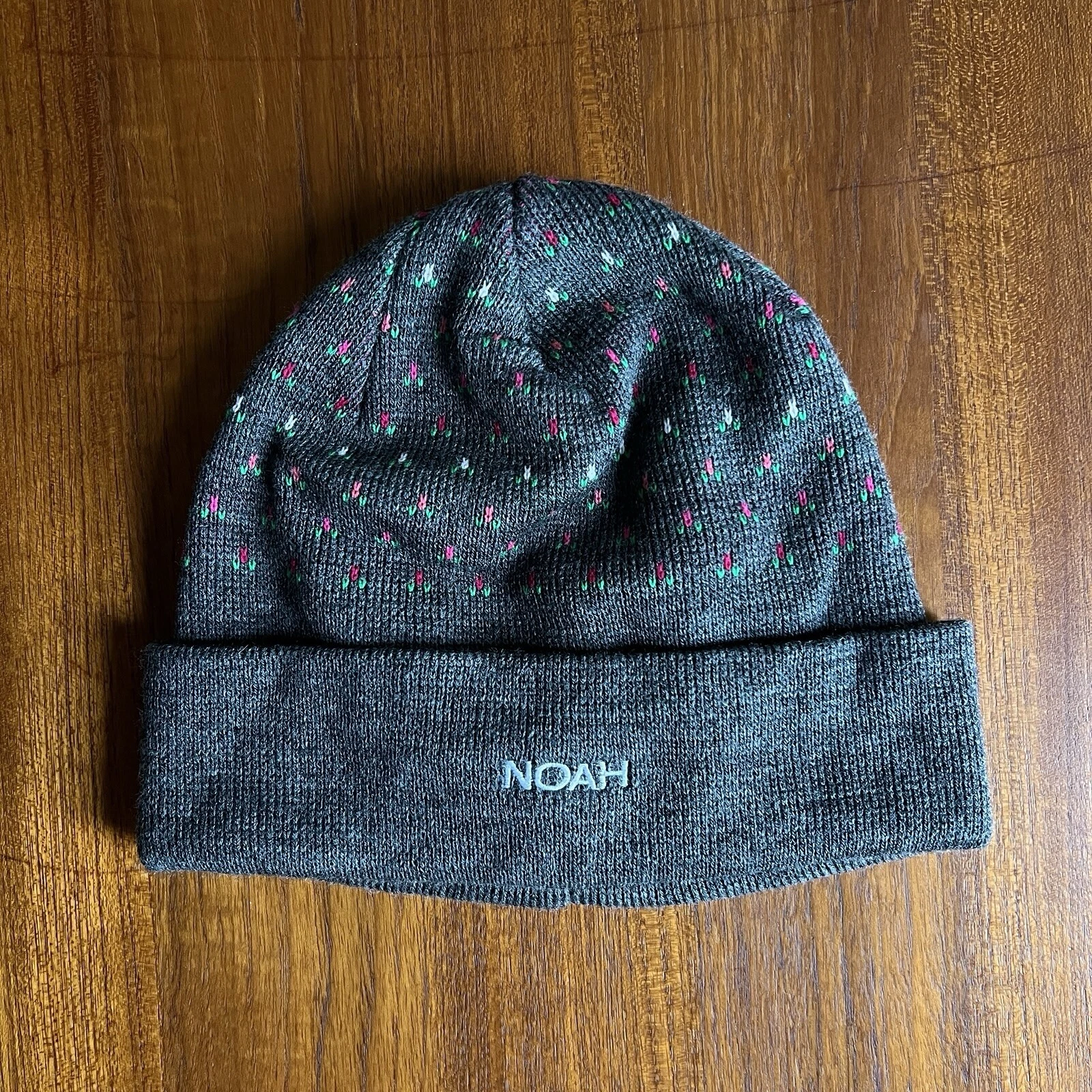 Bonnet acrylique fleur NOAH NYC fabriqué au Canada d'occasion Supreme Stussy