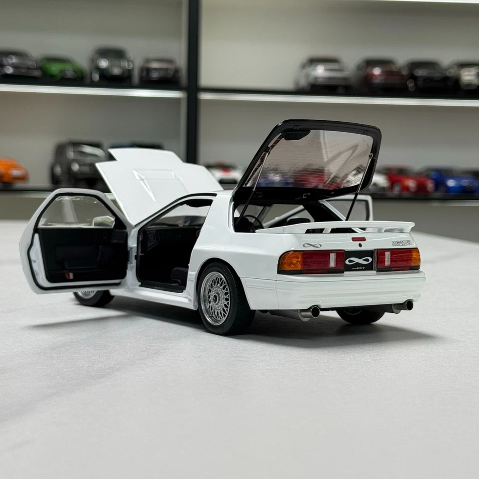 TOPART 1/18 Scale Mazda RX-7 FC3S 1989 Die-Cast Fully Openable Car Model - image 3 of 4