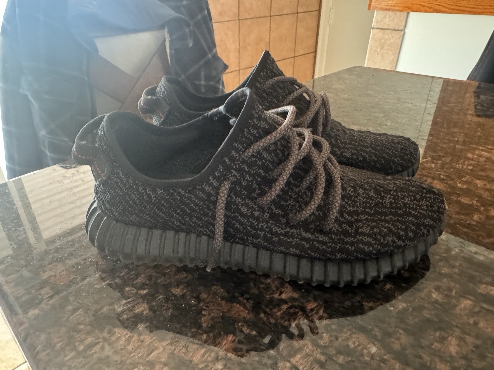 2016 adidas Yeezy Boost 350 Pirate Black Sneakers Black Gray Lace Up Low Top