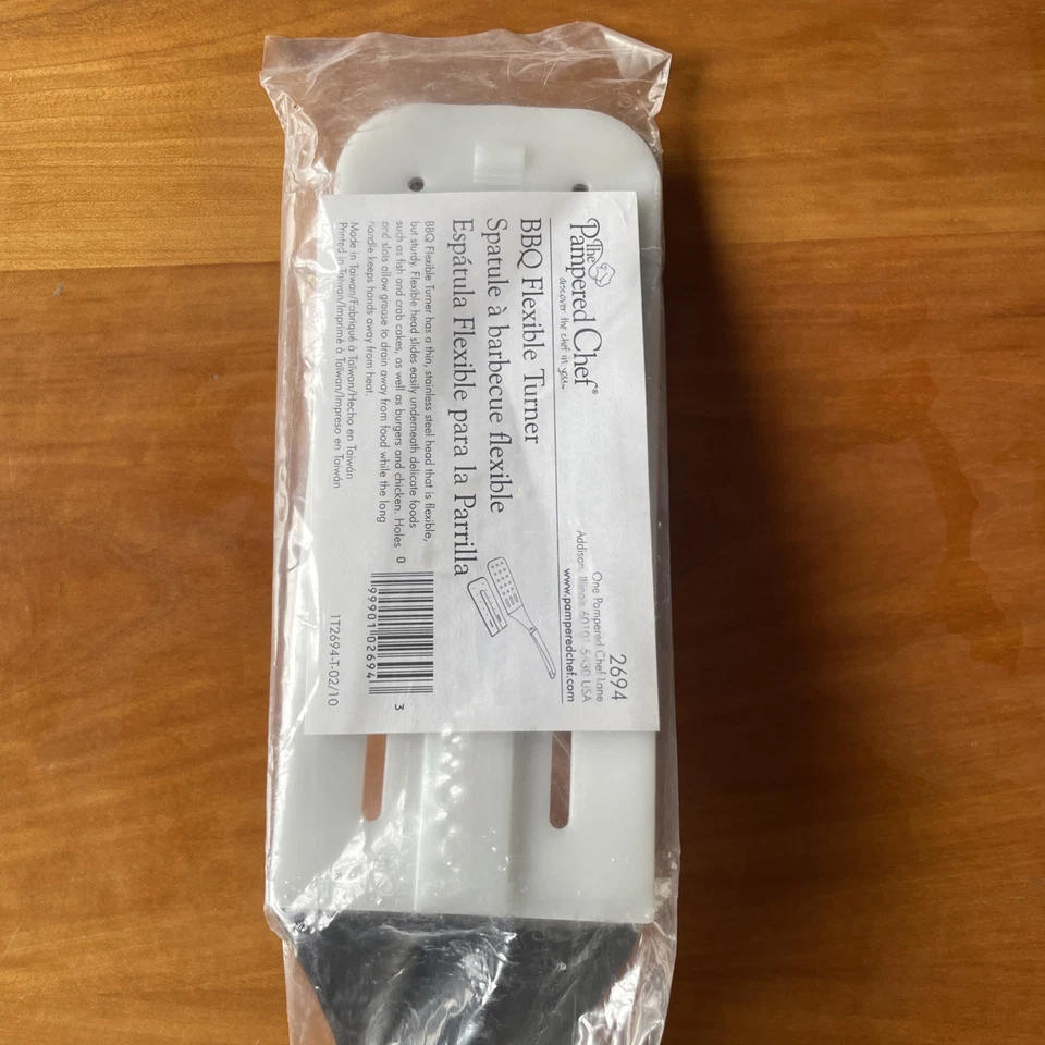Pampered chef BBQ Slotted flexible Turner W/cover, 19” #2694 - Image 4 of 4