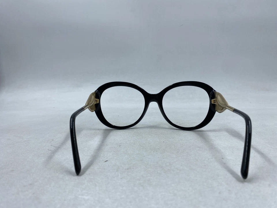 Gafas Burberry negras con montura redonda para mujer Foto 3 de 4