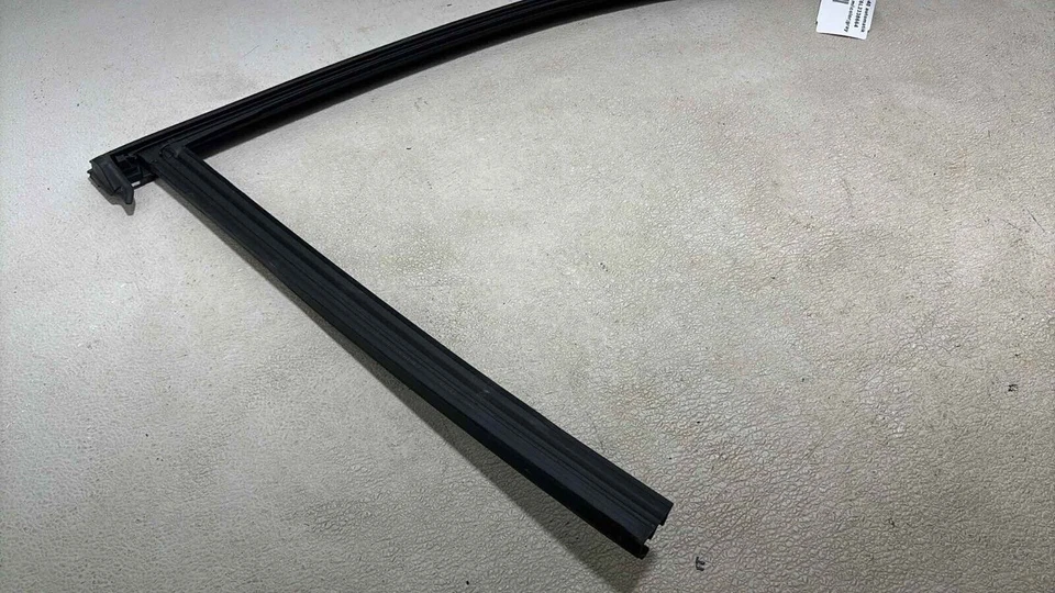 Volvo Xc40 2020 puerta delantera izquierda vidrio ventana sello moldura de goma 32237971 Foto 4 de 4