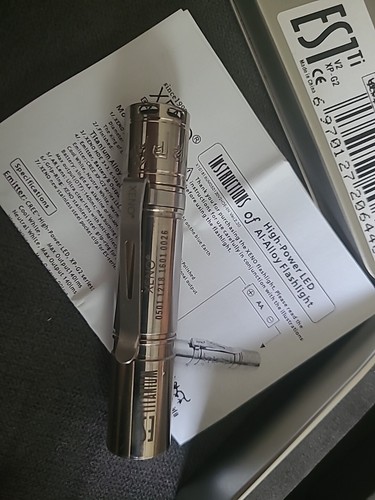 LED Taschenlampe ultrakompakt ultraleicht hohe Helligkeit XENO ES1 Titan - Bild 3 von 11