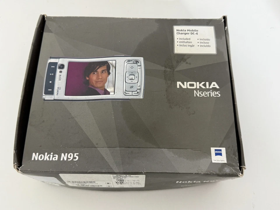 BRAND NEW NOKIA N95 UNLOCKED BLUETOOTH PHONE - 5MP CAM - WIFI - 3G - RADIO - Image 2 of 4