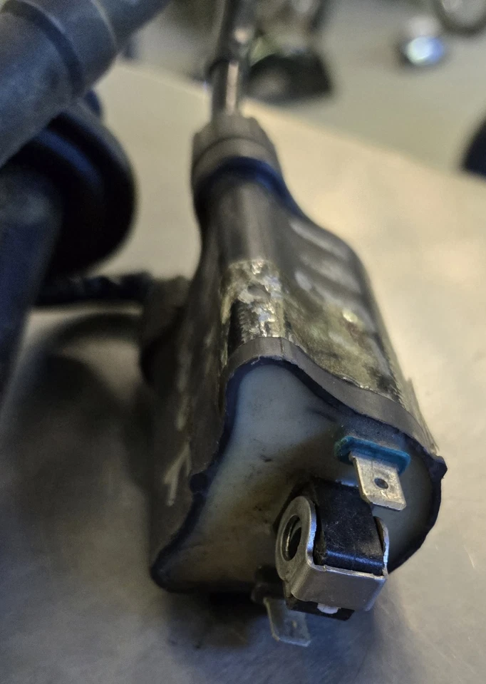 原始设备制造商本田 CBR1000F HURRICANE 1987 年发光线圈套装 2/3 30752-MM5-000 — 第 2/4 张图片