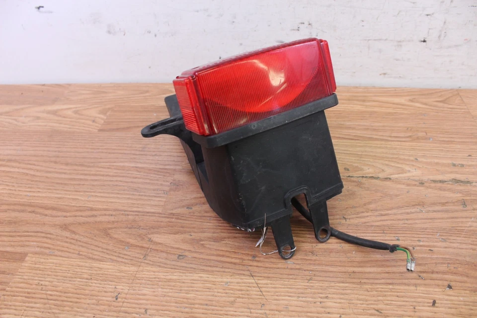 Honda NQ50 SPREE 1985 luz trasera/luz de freno con soporte para matrícula Foto 4 de 4