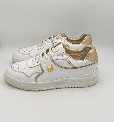 Valentino Garavani One Stud Low Sneaker Gr. 38 weiß/gold