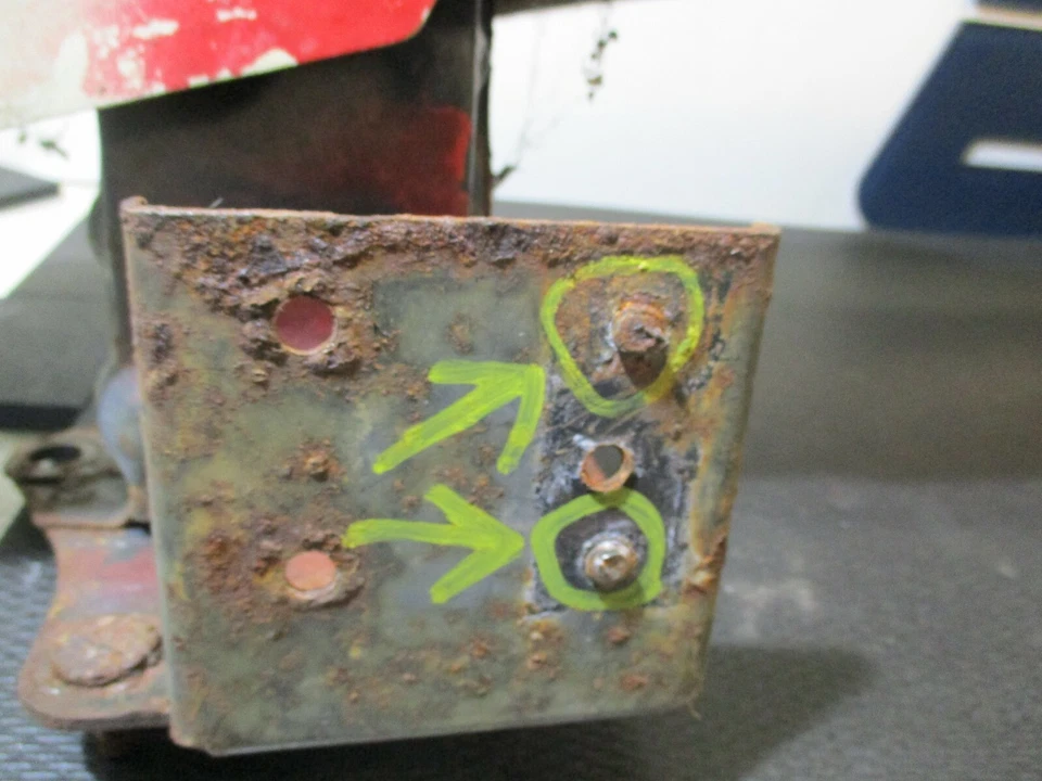 1991 Mercury Capri para-choque dianteiro suporte de reforço feixe (FALHAS) - Imagem 4 de 4