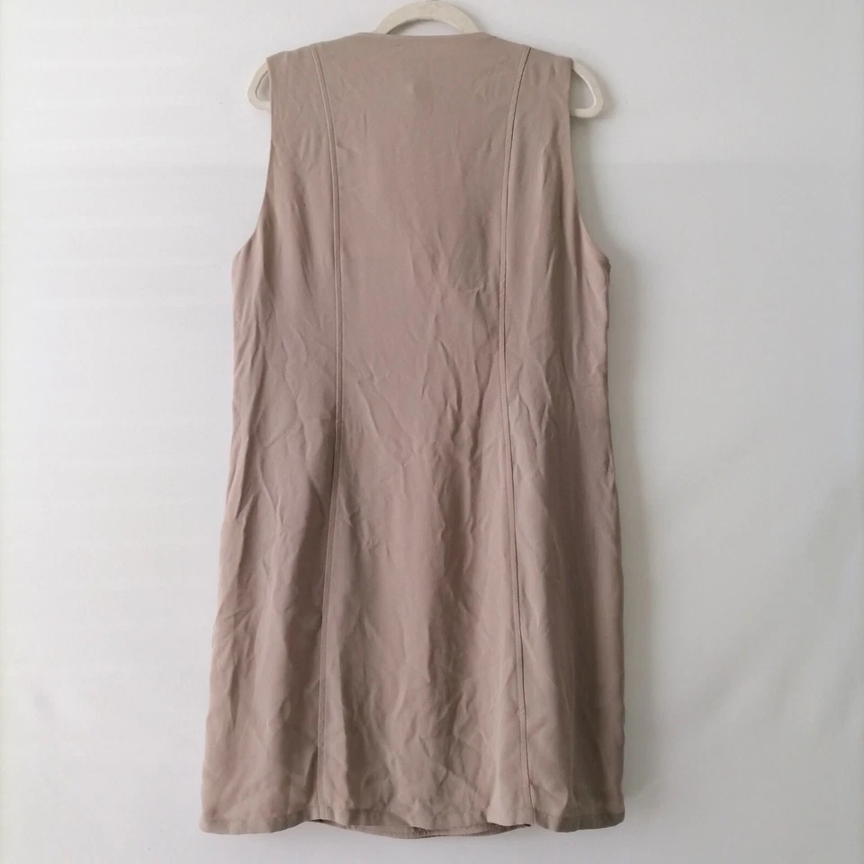 Vestido corto envolvente Forever 21 contemporáneo beige sin mangas talla grande para mujer Foto 4 de 4