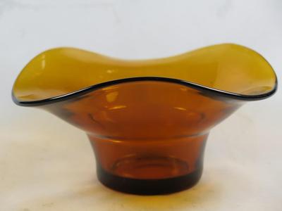 Auffallende Retro Bernstein Kunst Glas Schale, dreieckige Form ausgestellte Platte