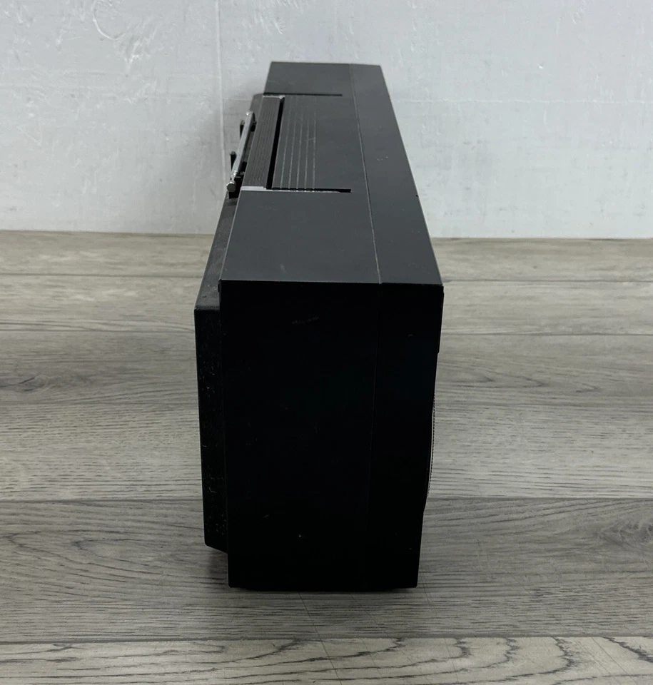 Radio Boombox Soundesign Modelo 4667 Años 80 con Reproductores de Cassette Dual Solo Piezas Foto 2 de 4