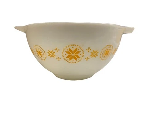 VTG PYREX 441 TOWN & COUNTRY 1.5 PT SM CINDERELLA BOWL SNOWFLAKE CROSS STITCH