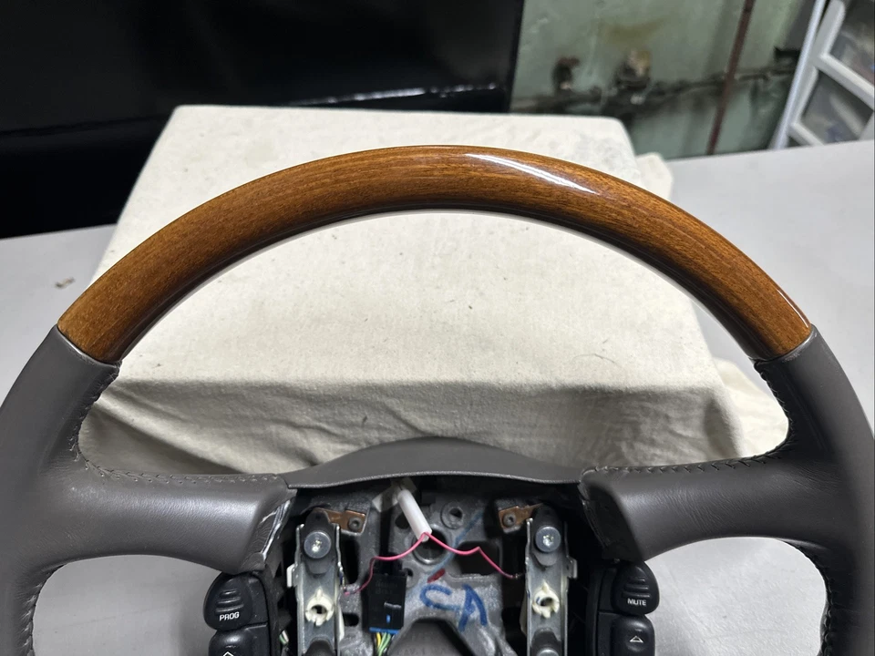 Chevrolet GMC Cadillac VD 1998-2002 cuero neutro madera grano volante Foto 4 de 4