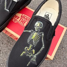 Vans Slip On Skull In Men display picture 1