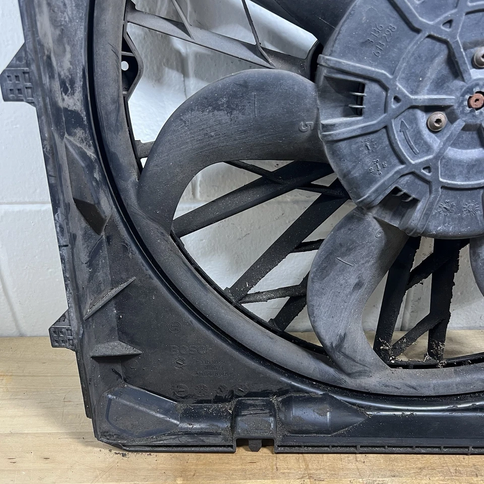 Motor de ventilador de refrigeração elétrico BMW 335i 2007-2013 e conjunto de cobertura fabricante de equipamento original - Imagem 2 de 4