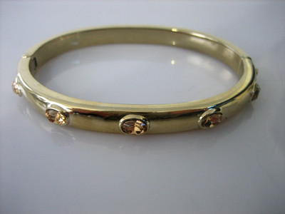 VITNAGE SIGNED MONET GOLD TONE RHINESTONE BANGLE BRACELET