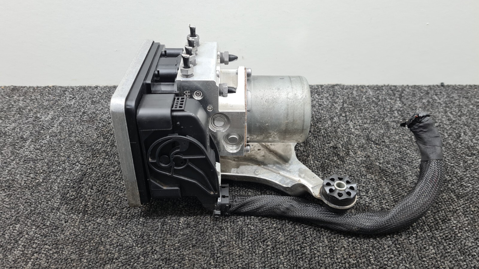 BMW 5 SERIES ABS Pump/Modulator 6893764 (G30/G31) ABS Module 17 18  