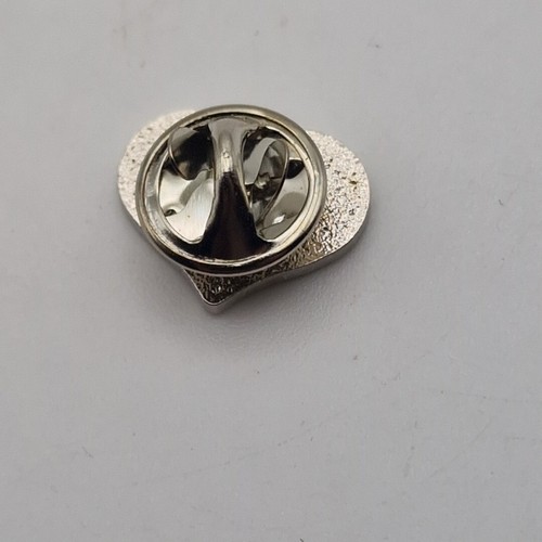 Distintivo spilla cuore giallo metallo color argento da collezione - Foto 7 di 9
