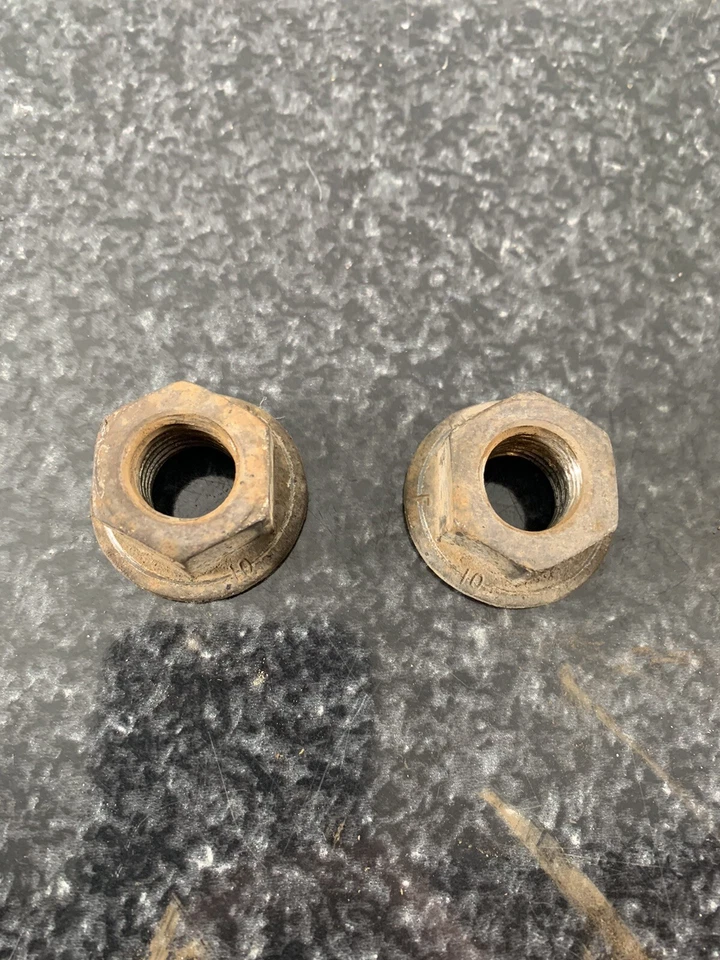 Pernos de montaje de resorte de hoja delantera 4x4 | Se adapta a Ford F250 F350 1999-2004 Foto 4 de 4