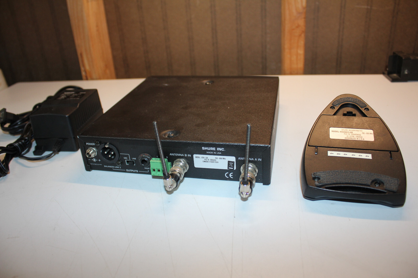 SHURE UC4UA Receiver & MX692/CUA Microflex Wireless Cardioid Boundary