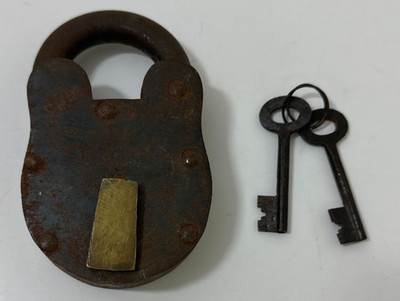 Antique Rusty Padlock / Old Jailhouse Lock with key!
