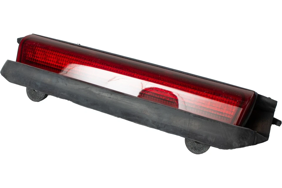 Luz de freno de montaje alto TechSmart para Chevrolet Suburban 1500 2500 S67001 2000-06 Foto 3 de 4