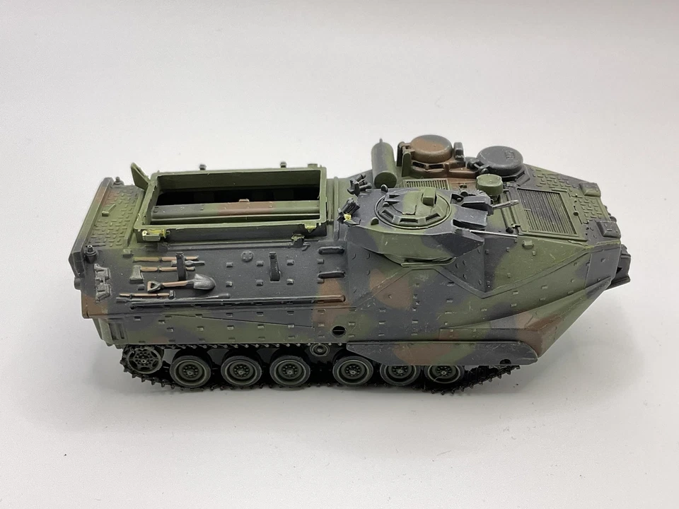Tanque modelo anfibio de asalto verde camuflaje 1/72 AAVP-7A1 USMC Foto 4 de 4