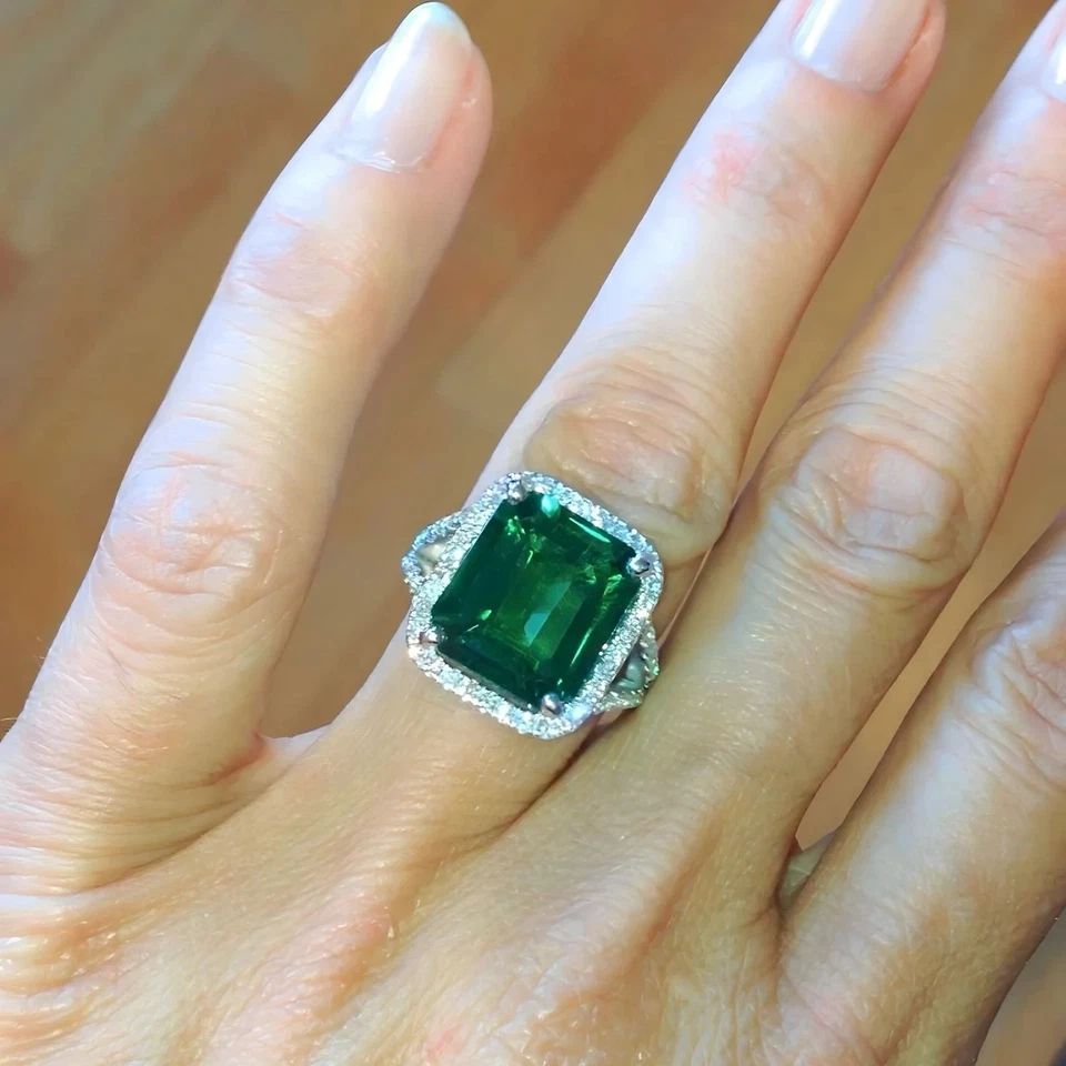 14K Solid Gold Big Size Lab Grown Emerald and Lab Grown Diamond Emerald Ring - Image 3 of 4