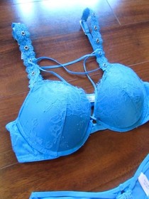 VICTORIA'S SECRET ~ NWT! 36B 34C M ~ VERY SEXY Push-UP Bra STRING Panty SET c60