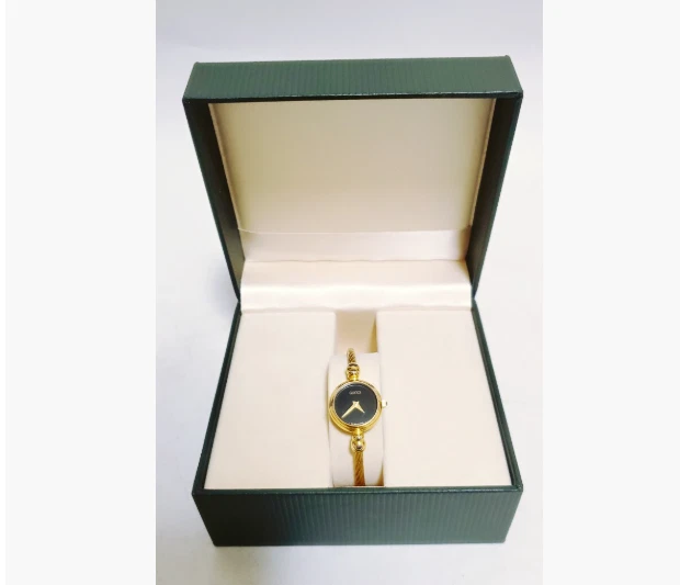 *Presque comme neuve avec boîte* Montre femme vintage GUCCI 2700,2,2,L cadran noir bracelet quartz