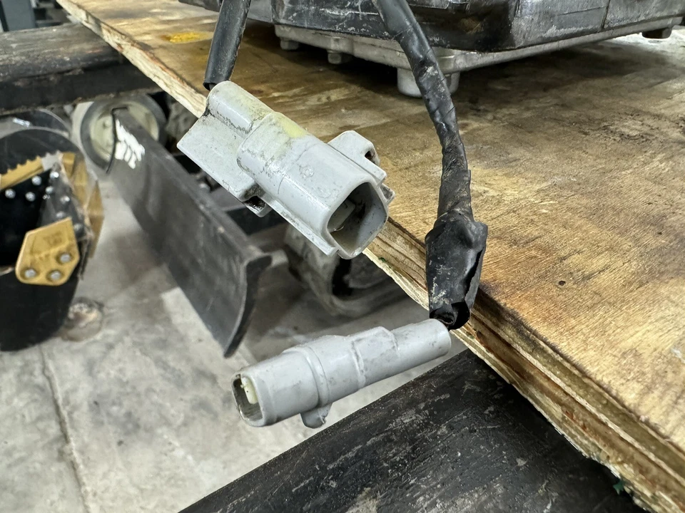 (GOOD USED) KOMATSU FORKLIFT TRANSMISSION CONTROL VALVE ASSY. KOAS33000-B362QA - Image 2 of 4